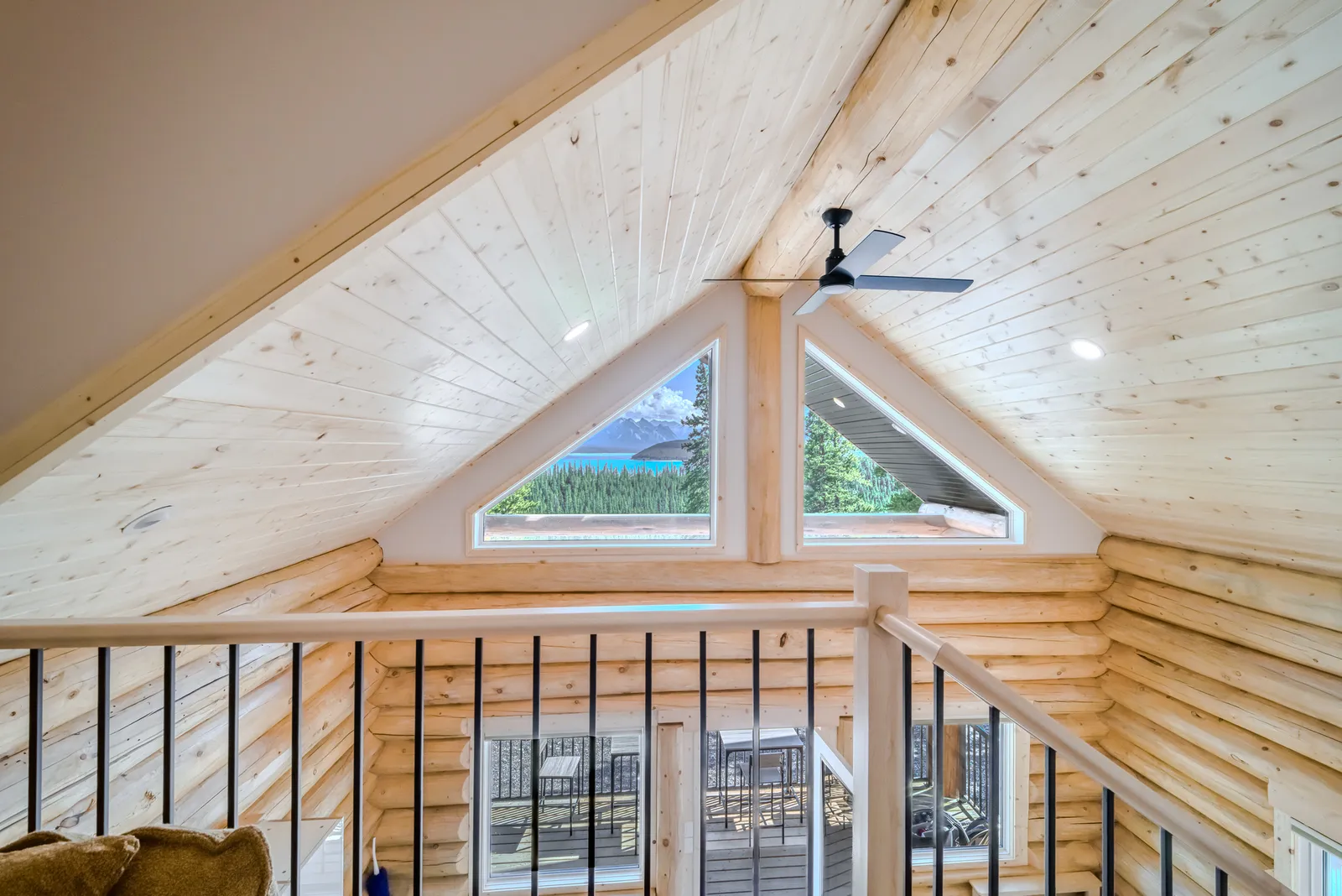 Spacious cabin loft bedroom